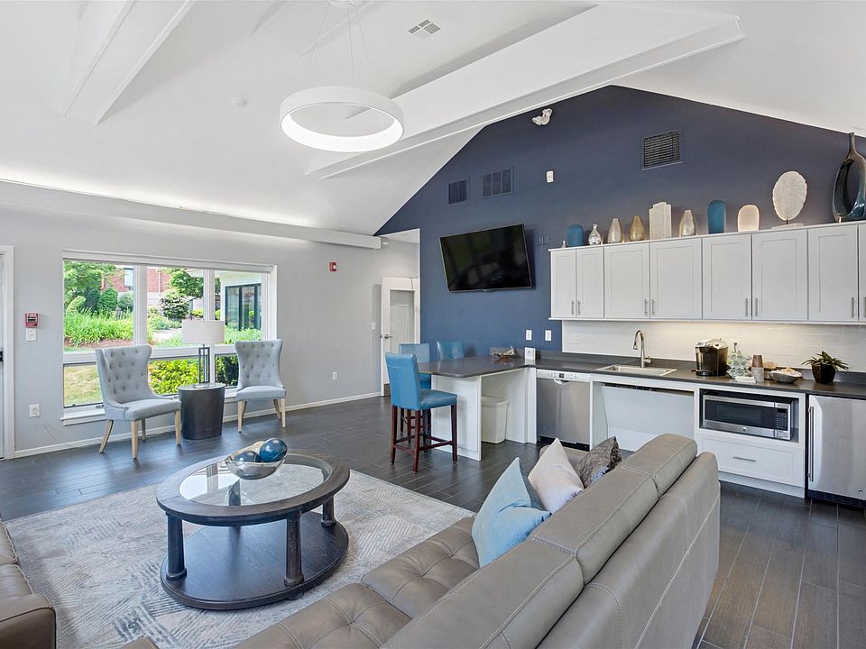 1st image of 650 Bulfinch Dr #7609