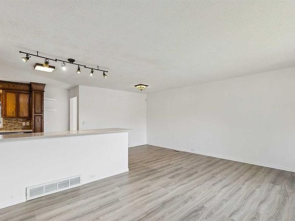4th image of 12 W Huntwick Way NE