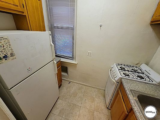 3rd image of 10 Bennett Ave #1B