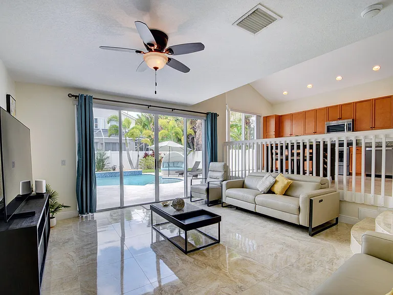 2418 Westmont Dr — Photo 15