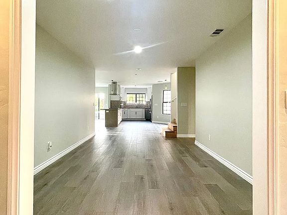 5th image of 1015 E Verdugo Ave