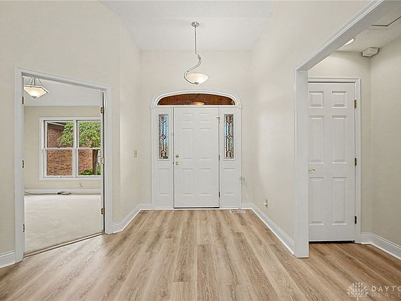 5th image of 325 Christopher Dr
