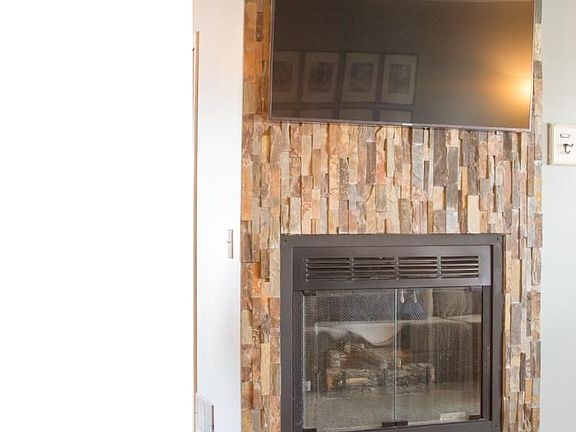 4th image of 684 Mariner Way