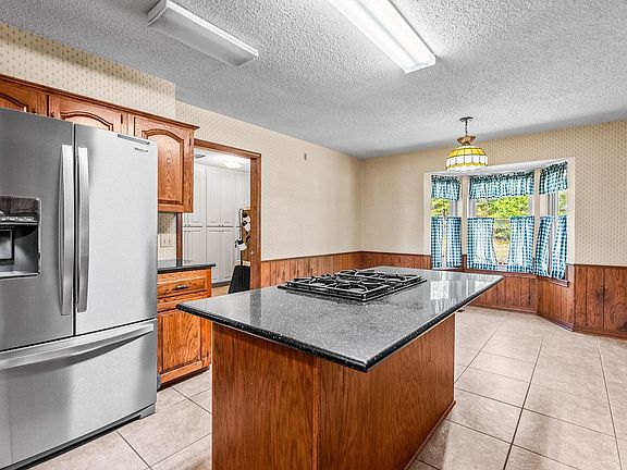 4th image of 11 Evert Ct