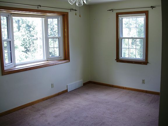 Living room (view 1)