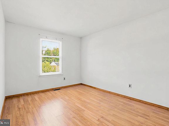 2nd image of 3218 Leeland Dr
