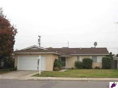 572 W Rialto Ave photo 1