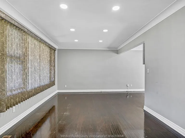 3964 Whitney Ave — Photo 7