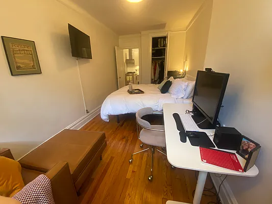 Rented by Avenues Real Estate | media 13