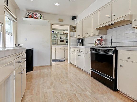 2nd image of 1727 W Ofarrell St