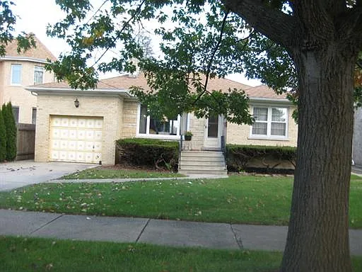 2511 Forest View Ave photo 1