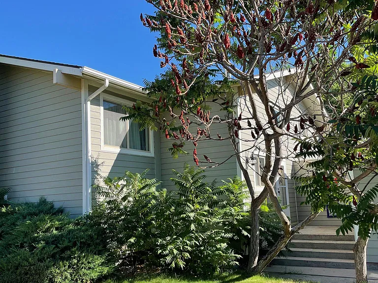 1615 Birchwood Ln — Photo 1
