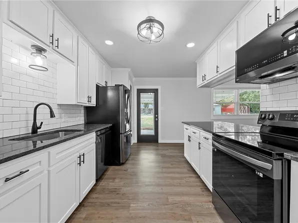 803 W Billington Dr, Robinson, TX 76706