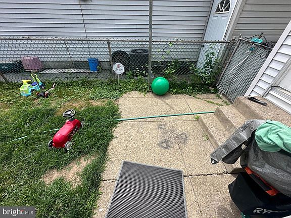 5th image of 4915 Knorr St