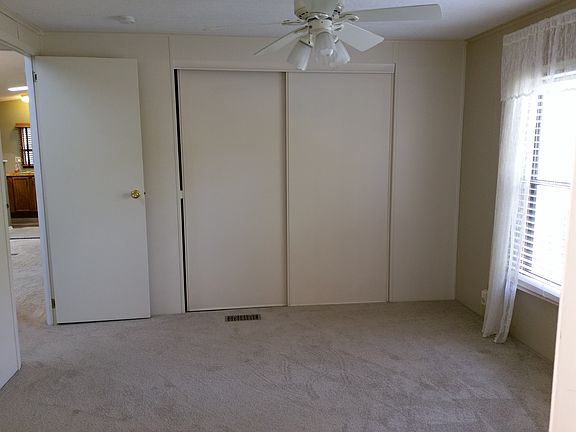 Master Bedroom/ double close