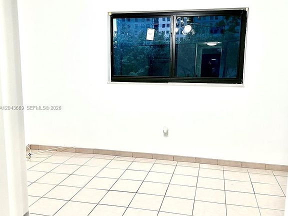 3rd image of 131 SW 109th Ave APT L5