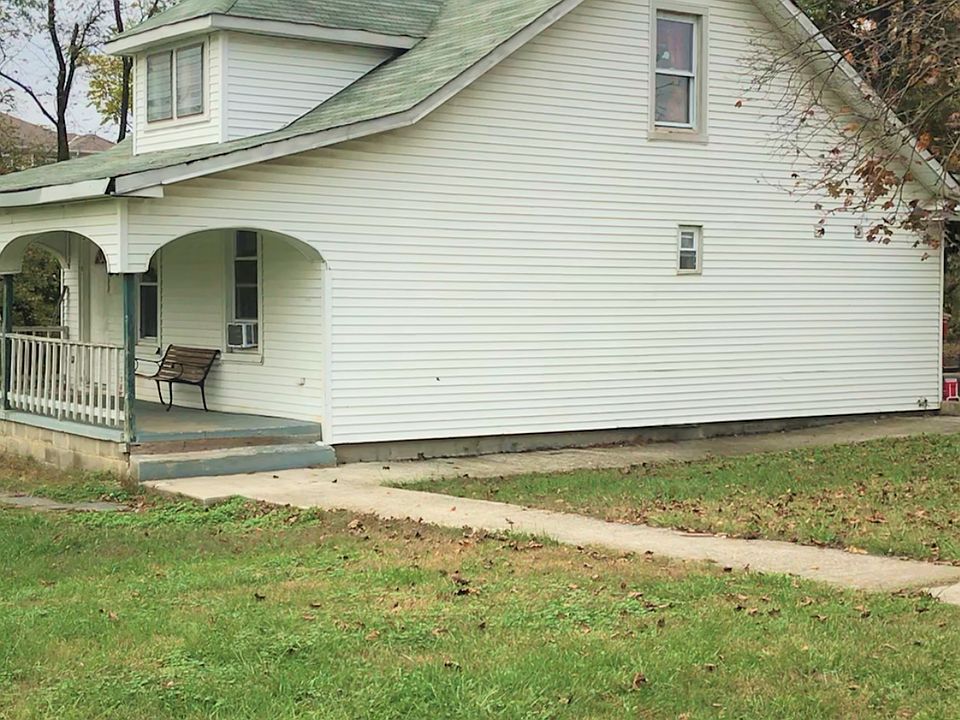 2nd image of 594 Hammonds Ln