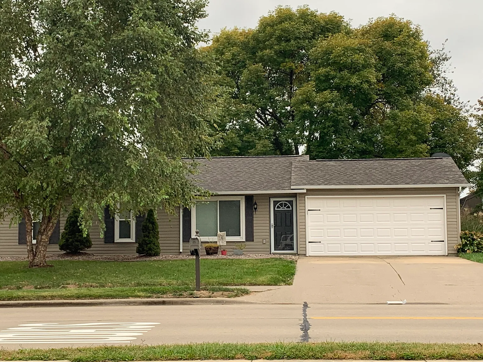 6815 W Main St photo 1