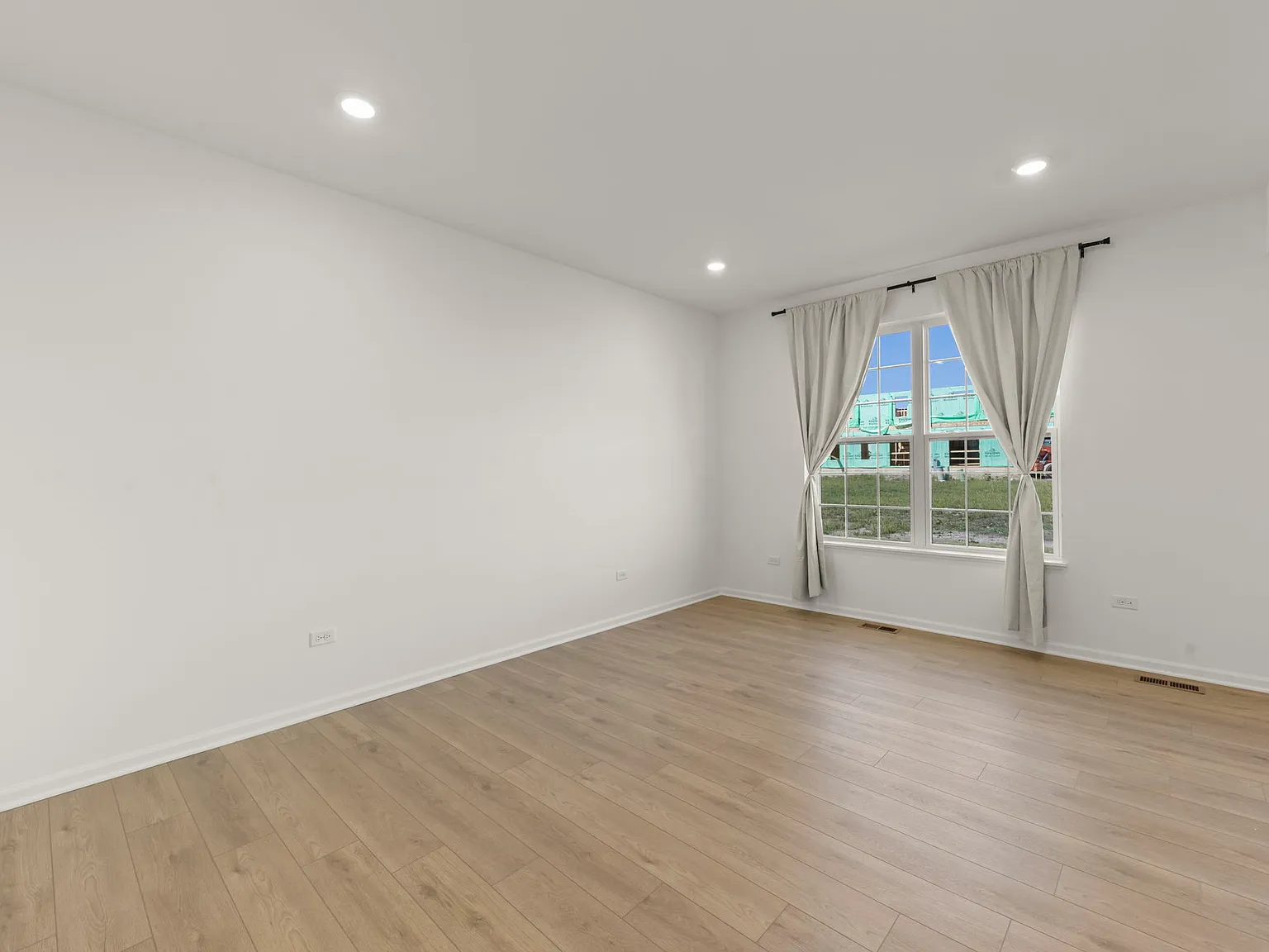 3 bed, 1800 sqft, $3,000 — Photo 4