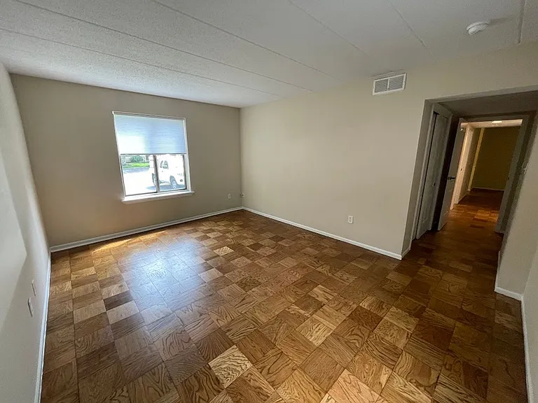 411 W Conestoga Rd — Photo 28