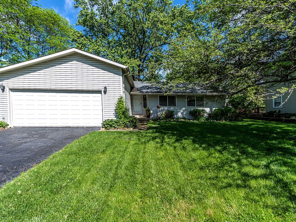 1st image of 207 Thornhill Ct