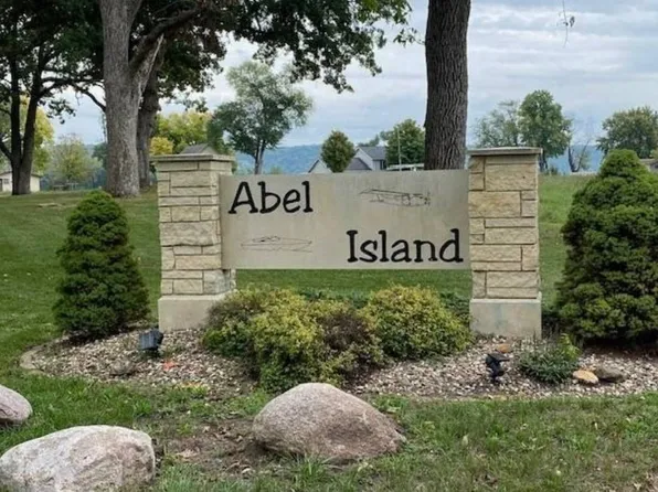 295 Abel Dr, Guttenberg, IA 52052