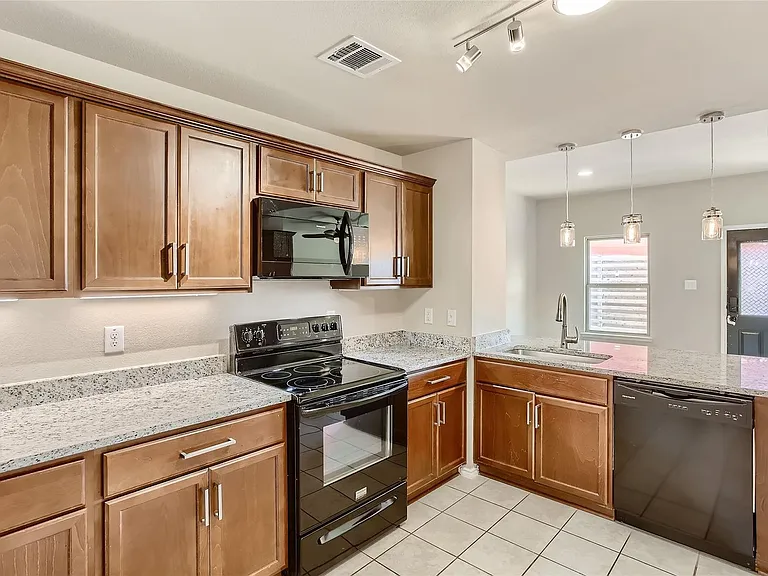 503 Hawthorn Dr — Photo 20