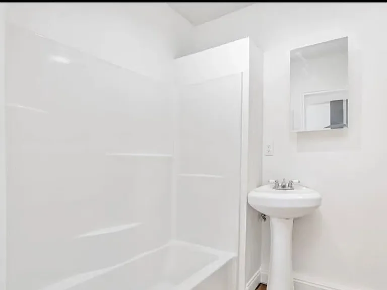 423 Willow Ave #423 — Photo 3