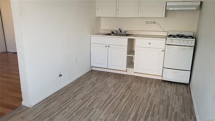 1st image of 314 W 5th St