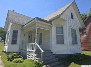 80 W 4th St, Dallas City, IL 62330