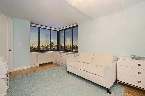 Sold by Nest Seekers International | media 32