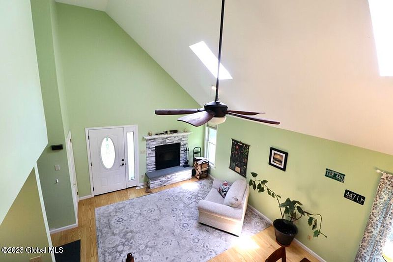 4th image of 14 Arbor Lane
