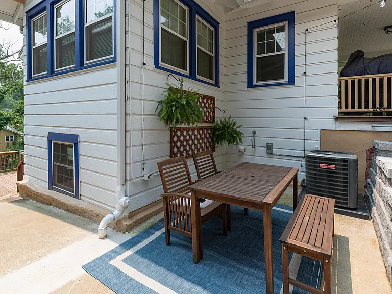 131 Courtland Ave — Photo 32