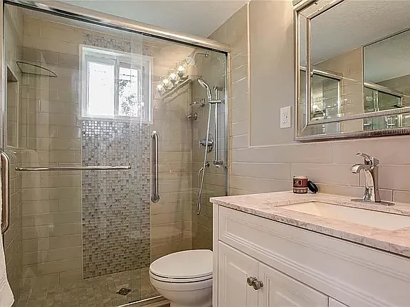 5805 N Colrain Ave — Photo 8