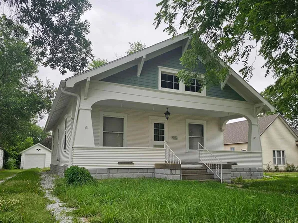 205 N Webster St, Blue Hill, NE 68930
