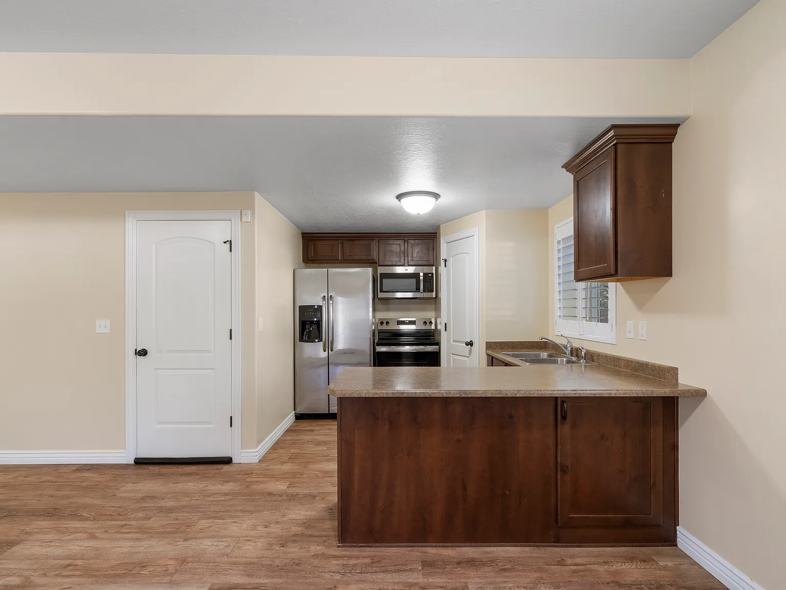 2 bed, 1100 sqft, $1,600 — Photo 3