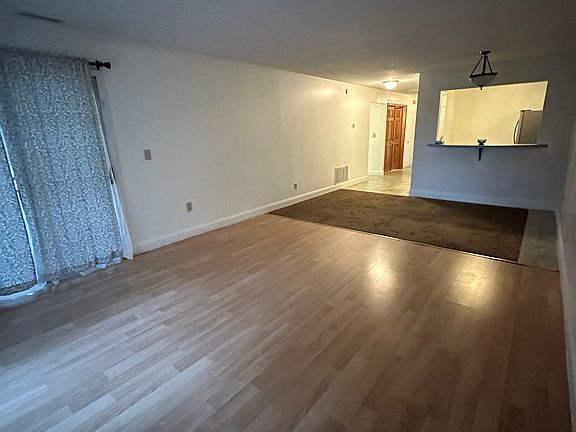 3rd image of 101 Country Club Ct Unit 101