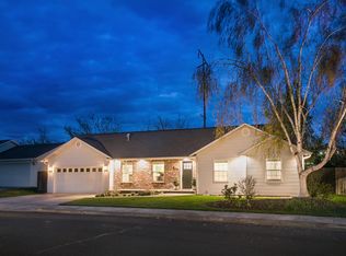 542 SE Mockingbird Dr, College Place, WA 99324