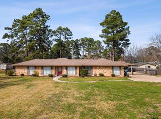 1302 W Sabine St, Carthage, TX 75633