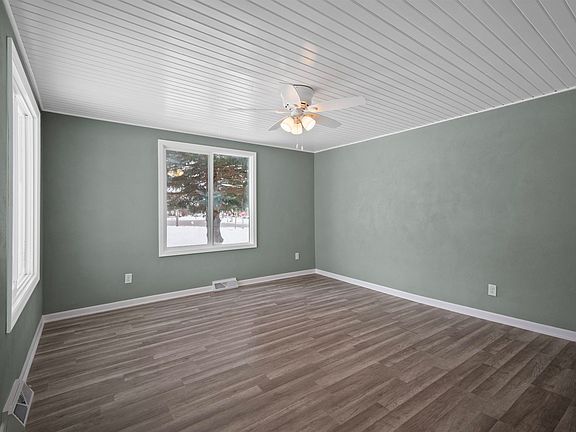 5th image of 633 Hill St
