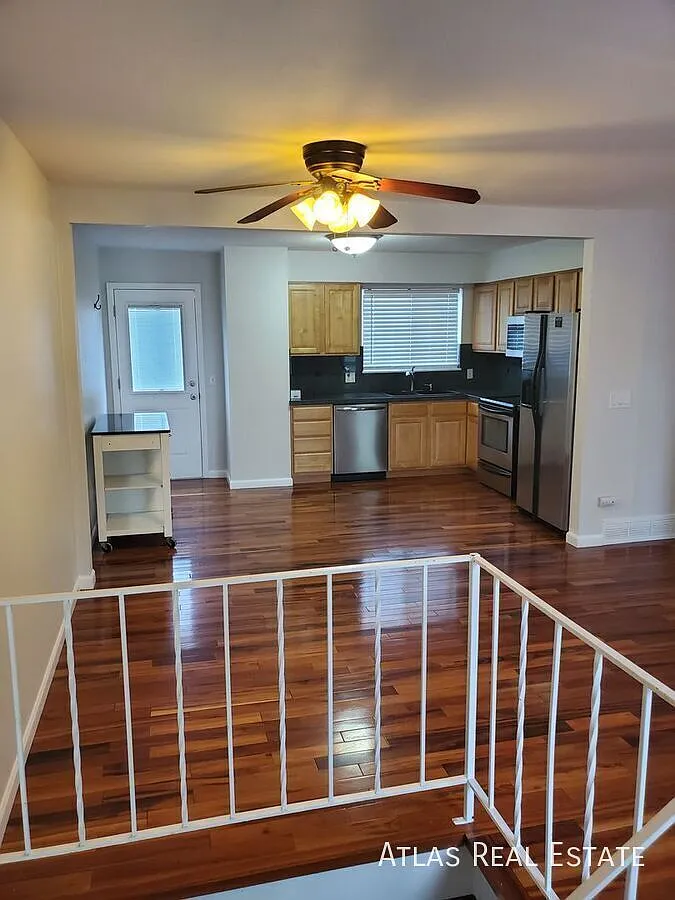 Coming Soon! Charming 4 Bed, 2 Bath Split-Level Home with A/C in Central Aurora! — Photo 3