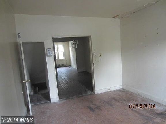 5th image of 2567 W Lombard St