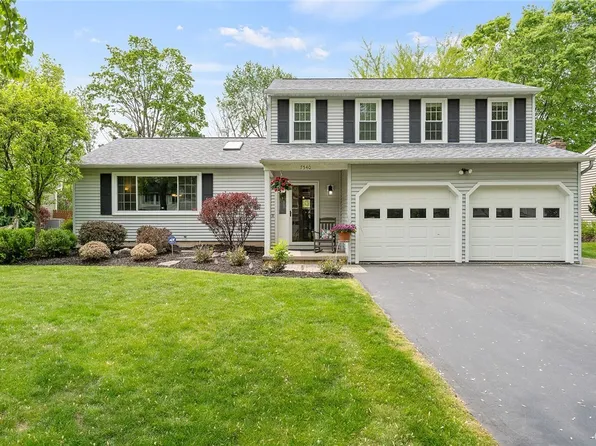 7540 Meadow Wood Dr, North Syracuse, NY 13212