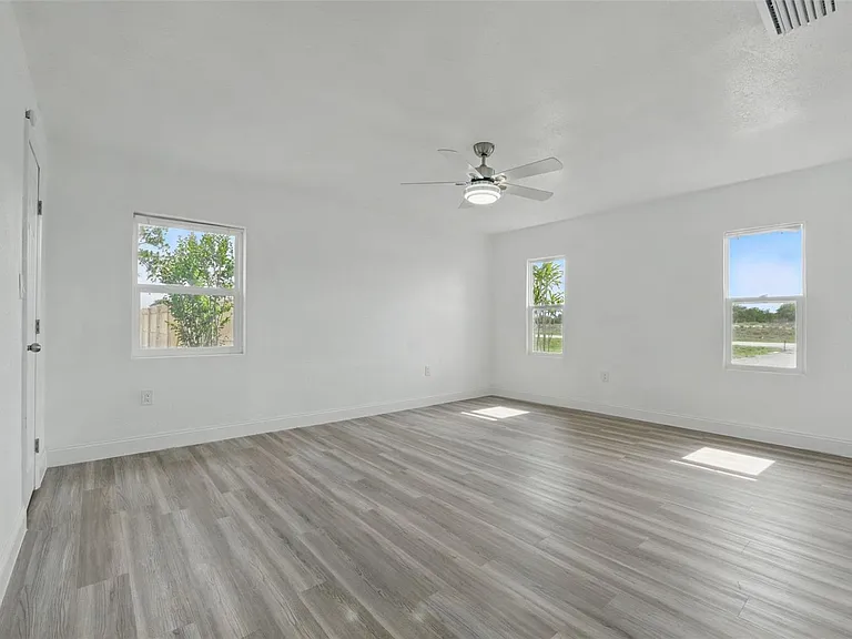 8812 Oakwood Dr — Photo 31