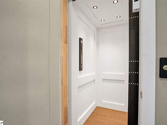 5th image of 102 S Leach St