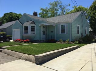 39 Edgemere Rd, Pawtucket, RI 02861