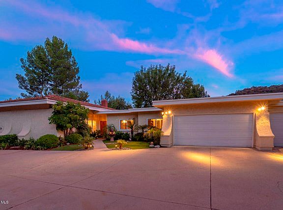 4th image of 32440 Saddle Mountain Dr