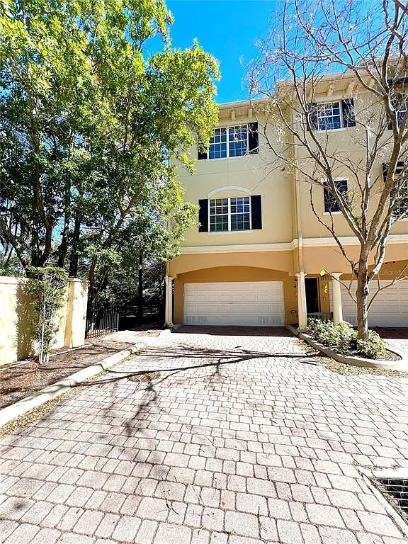 2 bed, 2.5 bath, 1600 sqft, $3,490 — Photo 2