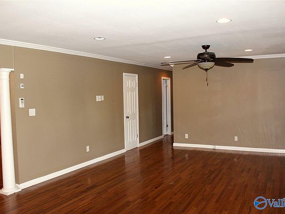 5th image of 417 Meadow View Dr SE