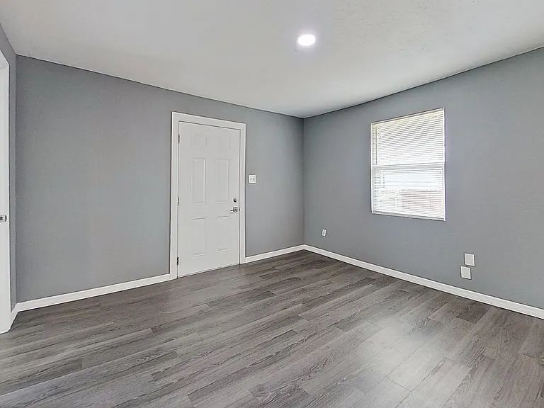 535 W 59th St — Photo 5